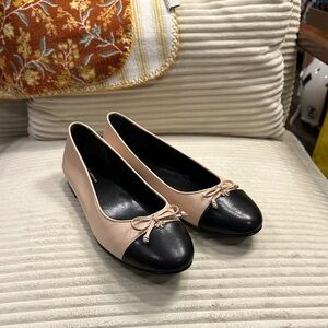 Tory Burch Black and Cream Flats with Bow